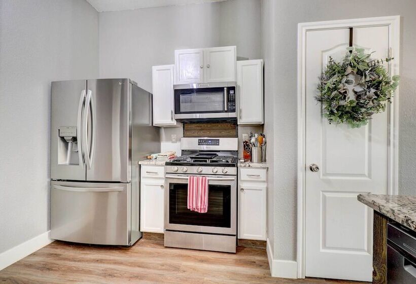 Airy Georgetown Home W/ Fire Pit!