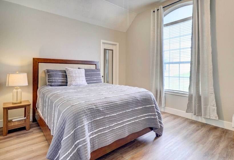 Airy Georgetown Home W/ Fire Pit!