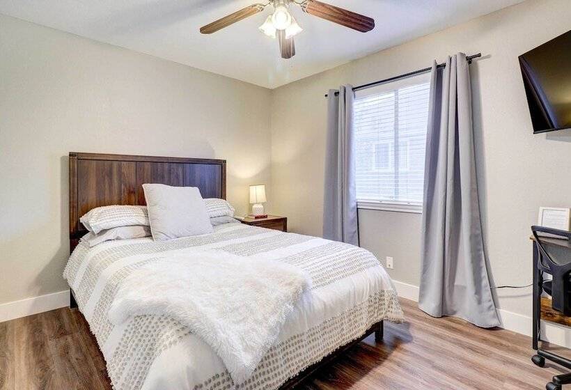 Airy Georgetown Home W/ Fire Pit!