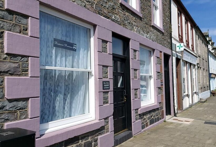 Общежитие Booktown Bunkhouse