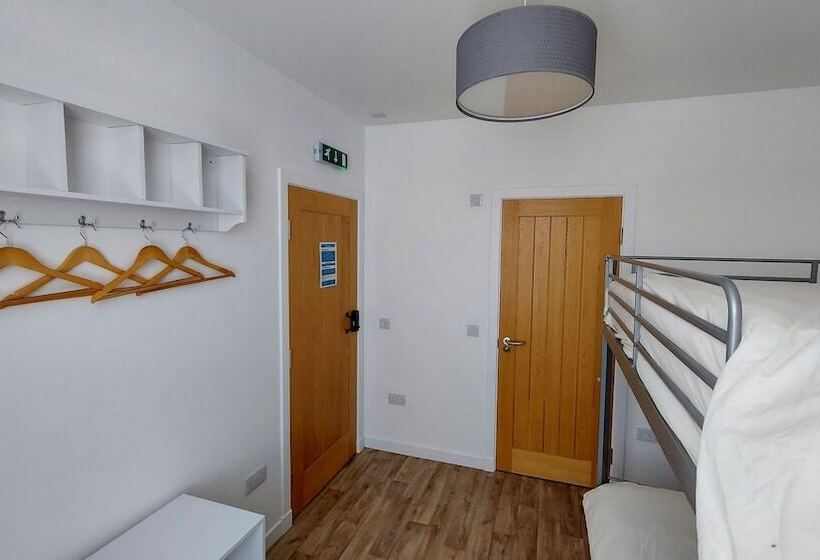 Общежитие Booktown Bunkhouse