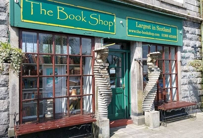 Общежитие Booktown Bunkhouse