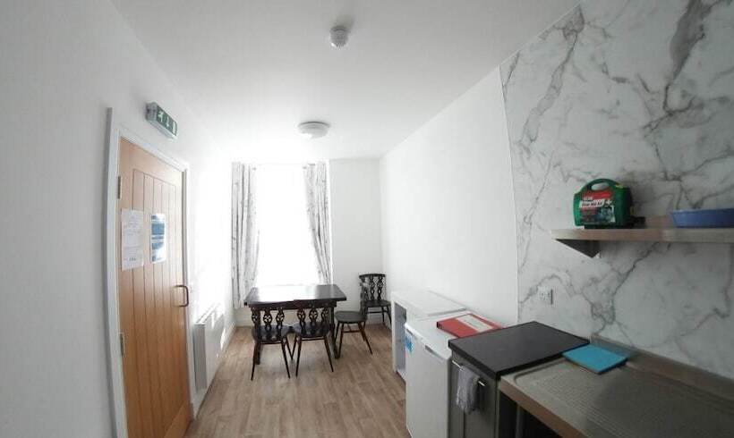 Общежитие Booktown Bunkhouse