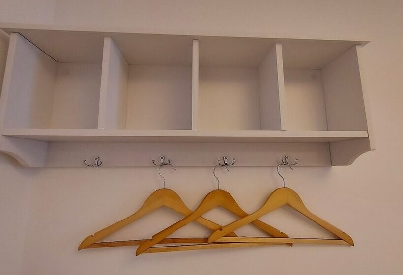 Общежитие Booktown Bunkhouse