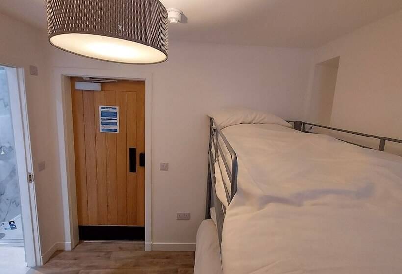 Общежитие Booktown Bunkhouse