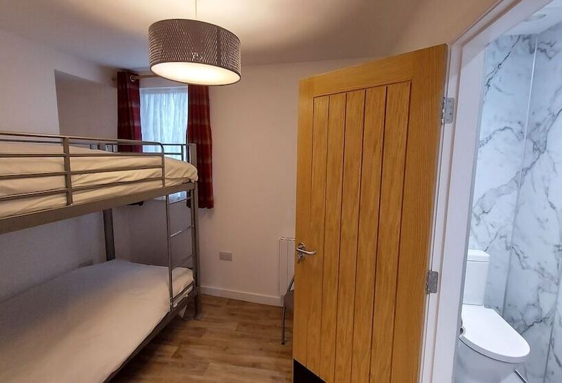 Общежитие Booktown Bunkhouse