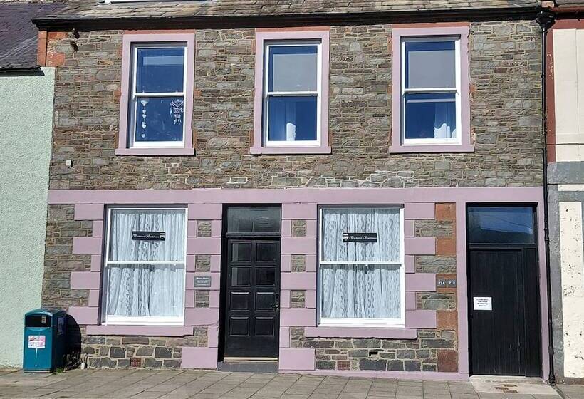 Общежитие Booktown Bunkhouse