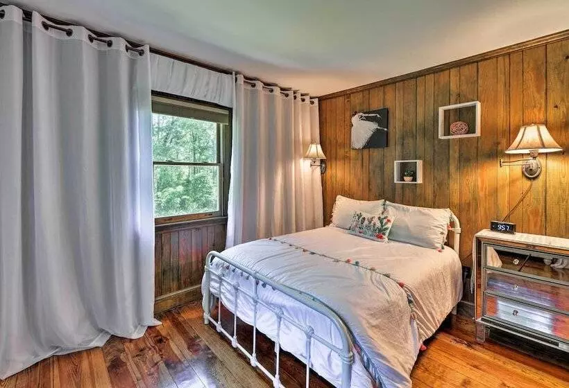 Bayfront Blounts Creek Home: Private Beach + Dock!