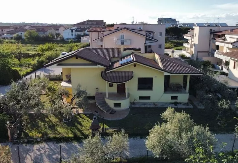 Aamiaismajoitus (B&B) Villa Ma Ya