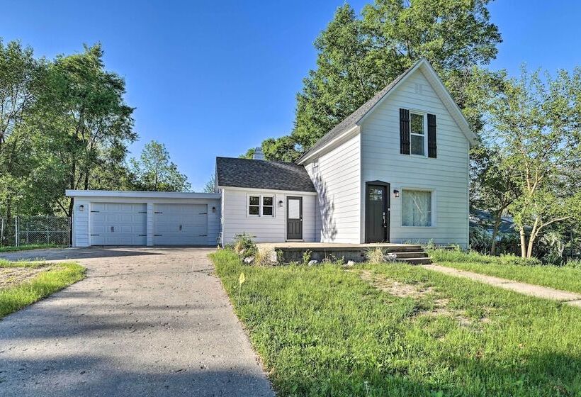 Bellaire Home W/ Yard ~ 4 Miles To Torch Lake