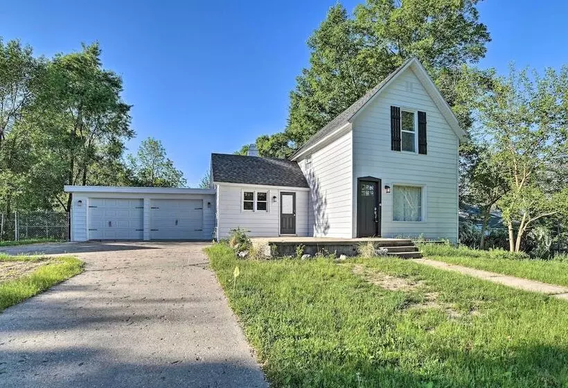 Bellaire Home W/ Yard ~ 4 Miles To Torch Lake