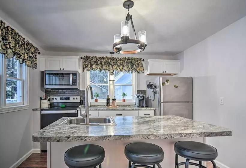 Bellaire Home W/ Yard ~ 4 Miles To Torch Lake