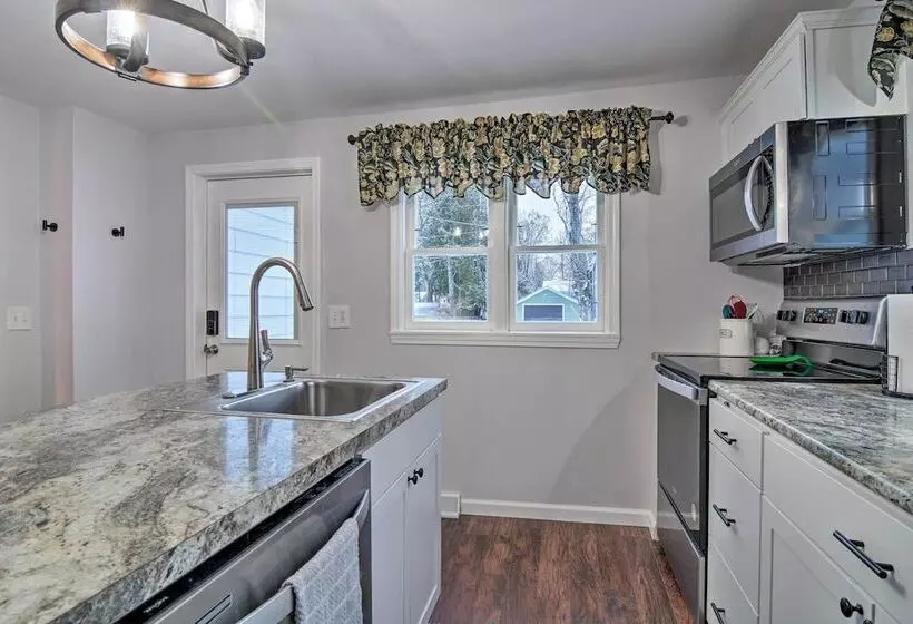 Bellaire Home W/ Yard ~ 4 Miles To Torch Lake