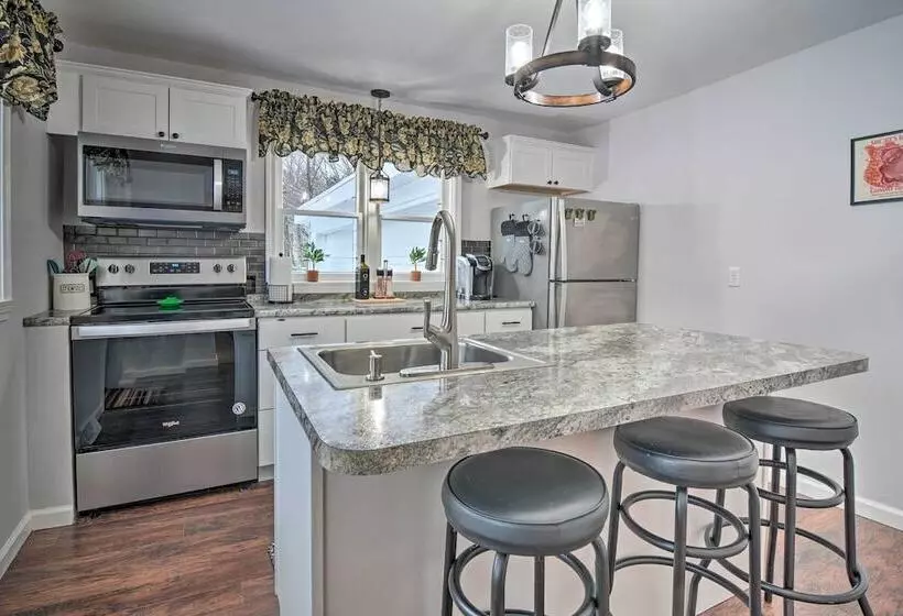 Bellaire Home W/ Yard ~ 4 Miles To Torch Lake