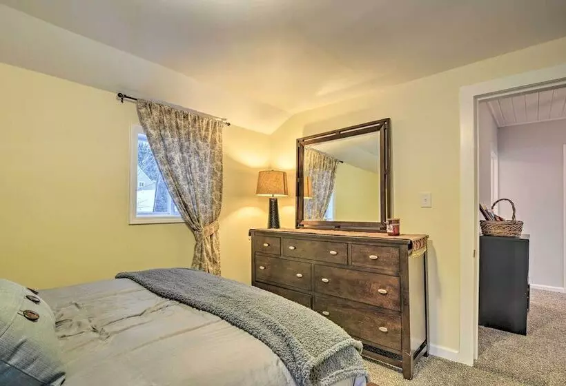 Bellaire Home W/ Yard ~ 4 Miles To Torch Lake