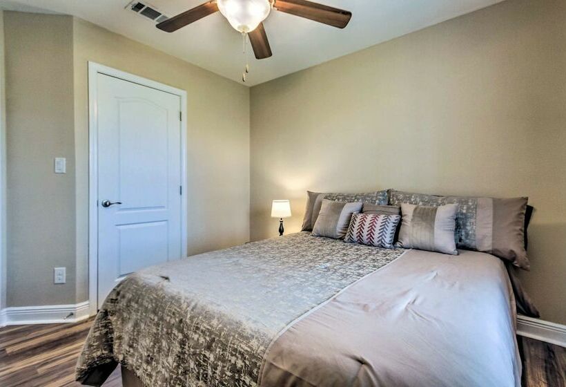 Bright Pensacola Home W/ Yard ~ 7 Mi To Beach