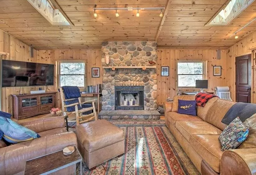Cabin W/ Decks & Fire Pit Near Lost River!
