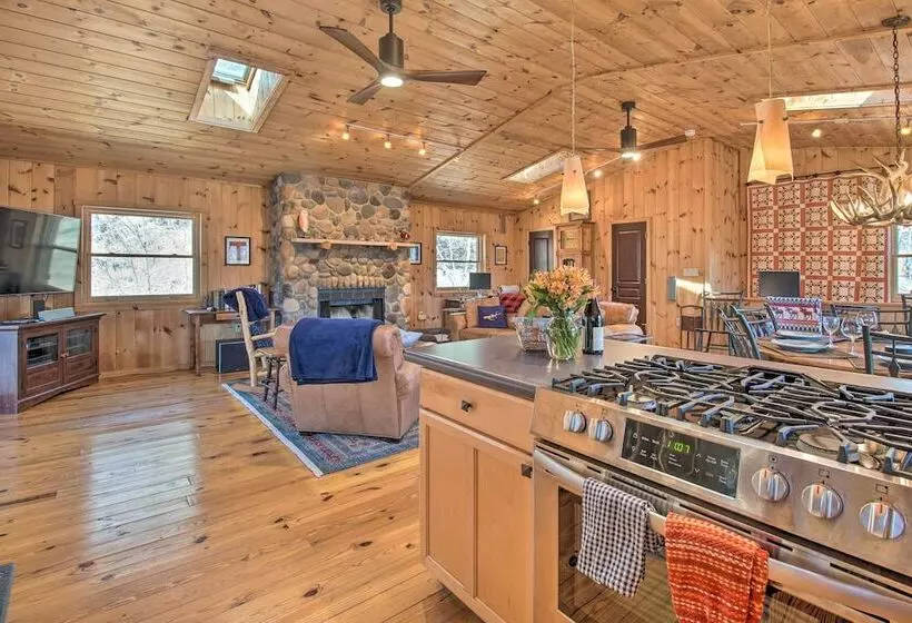 Cabin W/ Decks & Fire Pit Near Lost River!