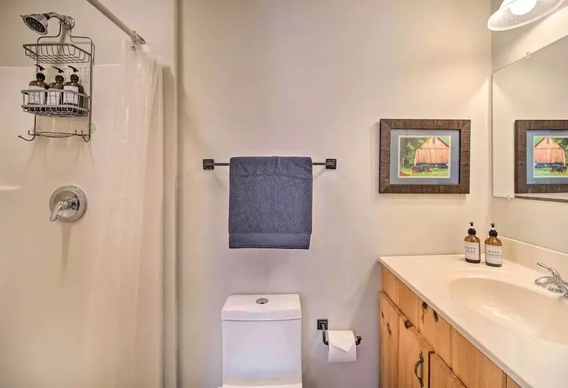 Cabin W/ Decks & Fire Pit Near Lost River!