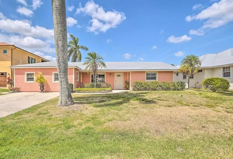 Canalfront Family Home W/ Boat Dock & Games!