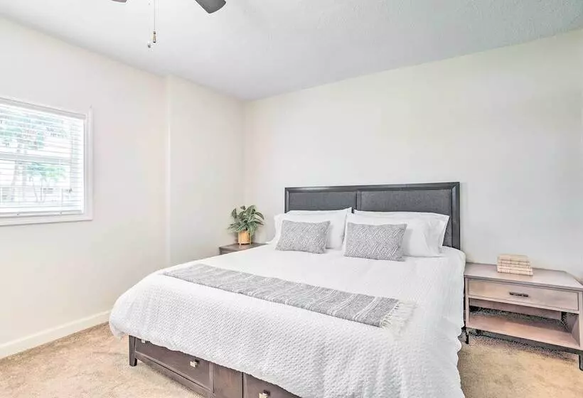 Canalfront Family Home W/ Boat Dock & Games!