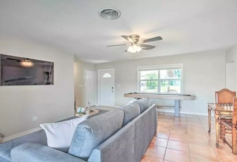 Canalfront Family Home W/ Boat Dock & Games!