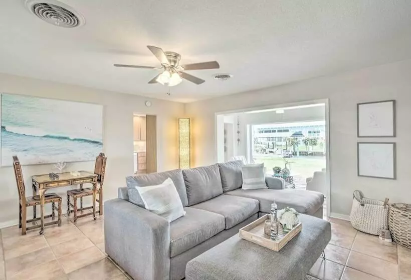 Canalfront Family Home W/ Boat Dock & Games!