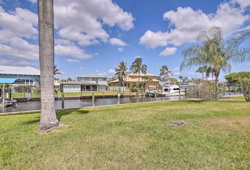 Canalfront Family Home W/ Boat Dock & Games!