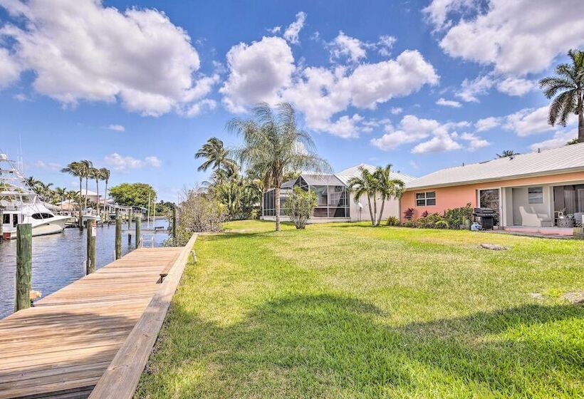 Canalfront Family Home W/ Boat Dock & Games!