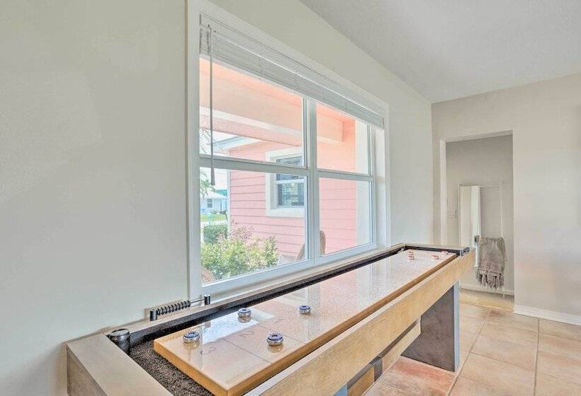 Canalfront Family Home W/ Boat Dock & Games!