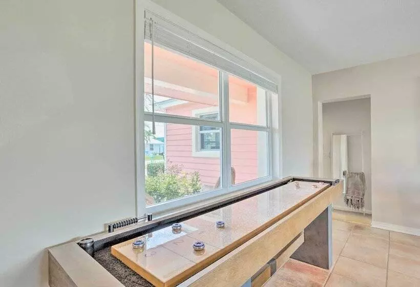 Canalfront Family Home W/ Boat Dock & Games!