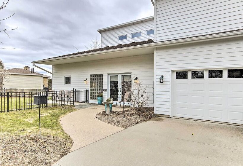 Charming Bayview Art House With Deck & Grill!