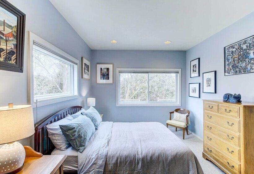 Charming Bayview Art House With Deck & Grill!