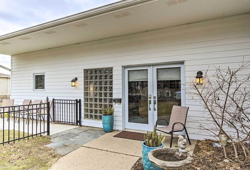 Charming Bayview Art House With Deck & Grill!