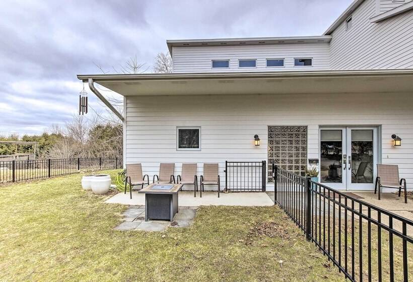 Charming Bayview Art House With Deck & Grill!