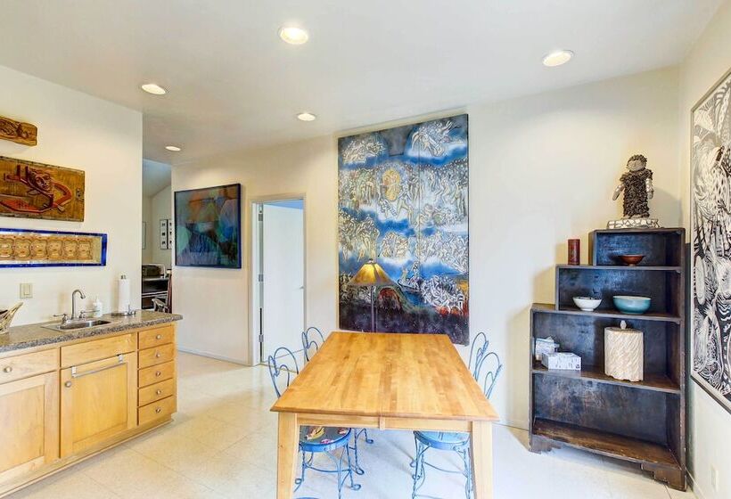 Charming Bayview Art House With Deck & Grill!