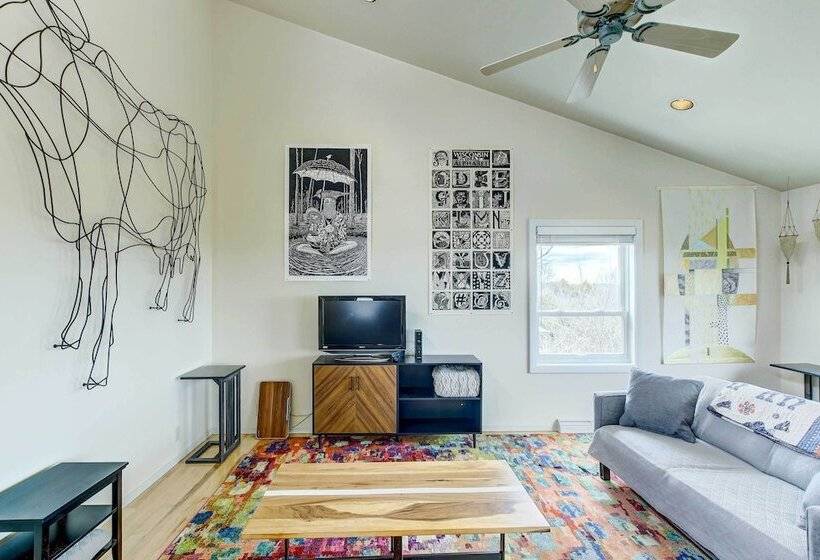 Charming Bayview Art House With Deck & Grill!