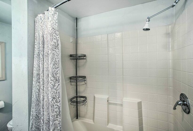 Charming Cabin On Newman Lake W/ Boat Dock!