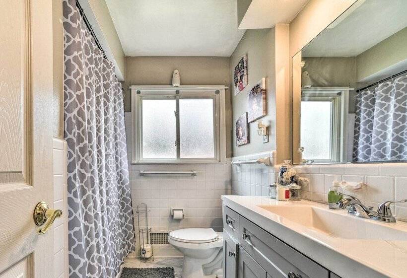 Detroit Home W/ Pool & Yard, 15 Mi To Downtown!