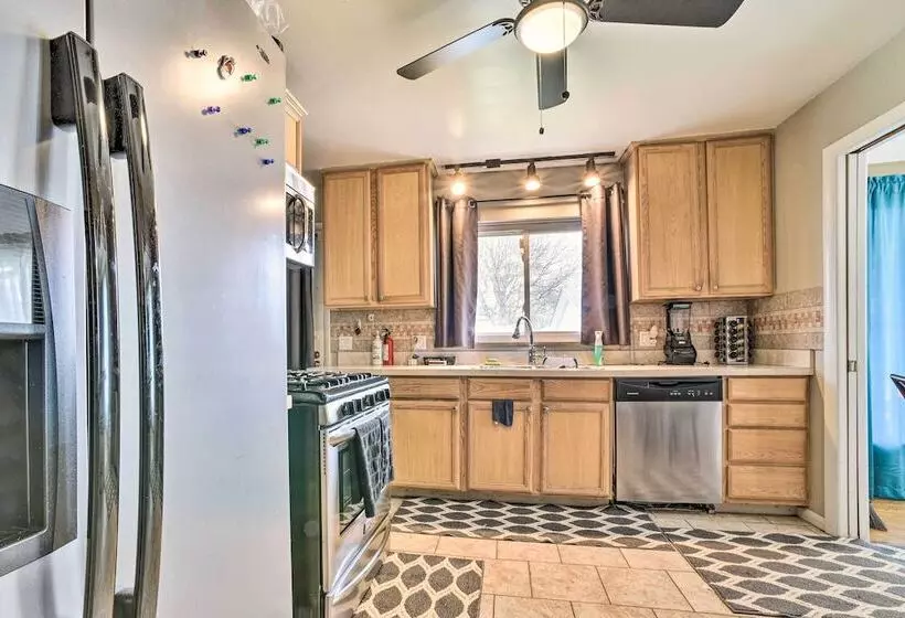 Detroit Home W/ Pool & Yard, 15 Mi To Downtown!