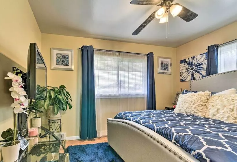 Detroit Home W/ Pool & Yard, 15 Mi To Downtown!