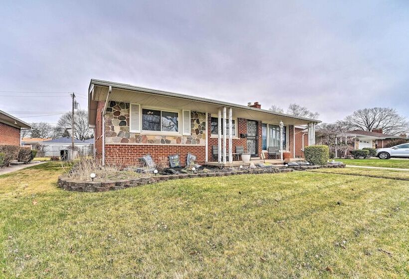 Detroit Home W/ Pool & Yard, 15 Mi To Downtown!