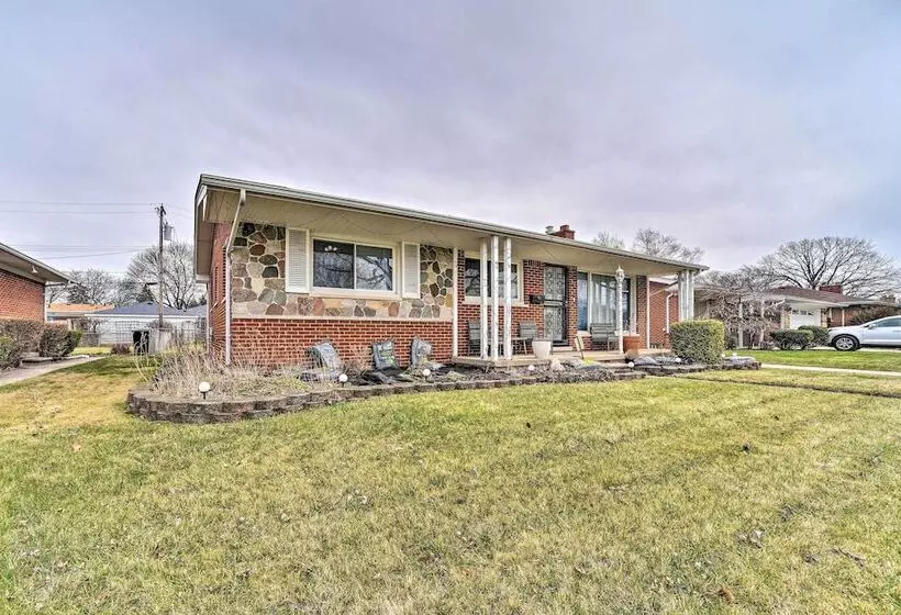Detroit Home W/ Pool & Yard, 15 Mi To Downtown!