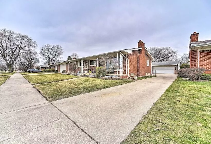 Detroit Home W/ Pool & Yard, 15 Mi To Downtown!