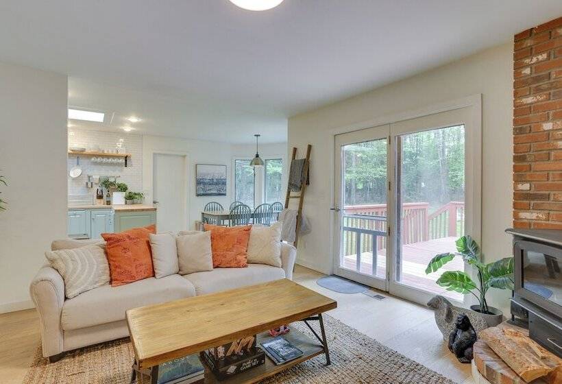 Charming Swan Lake Apartment W/ Deck!