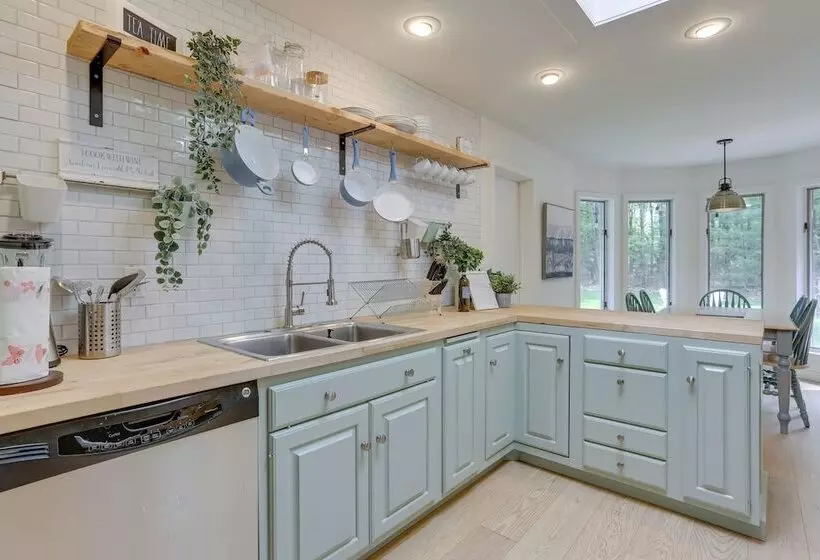 Charming Swan Lake Apartment W/ Deck!