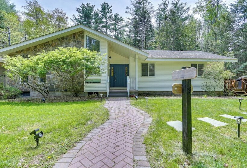 Charming Swan Lake Apartment W/ Deck!