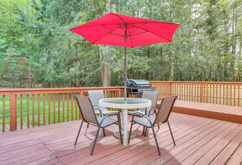 Charming Swan Lake Apartment W/ Deck!