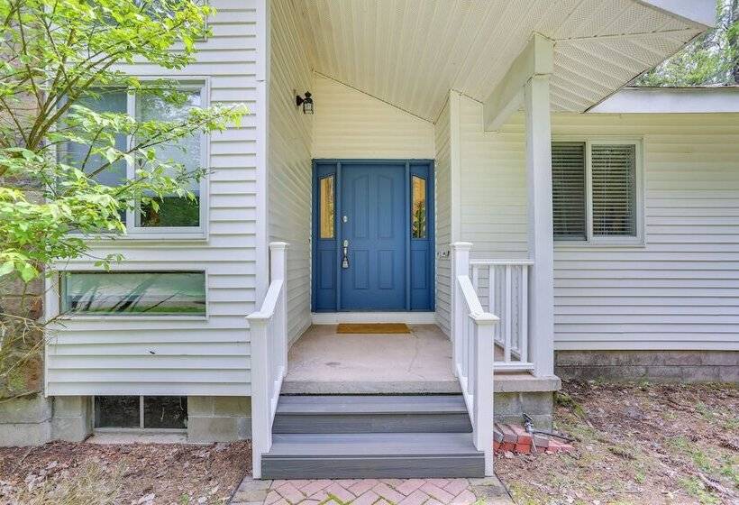 Charming Swan Lake Apartment W/ Deck!