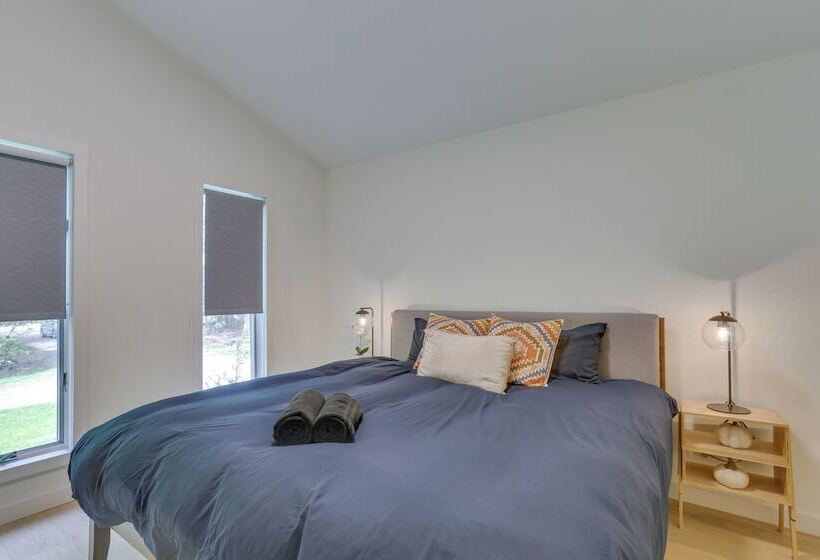 Charming Swan Lake Apartment W/ Deck!